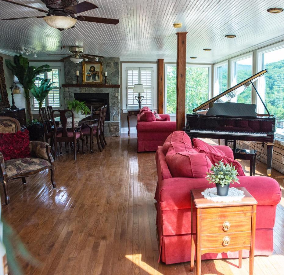 Отель Chimney Rock Manor Экстерьер фото